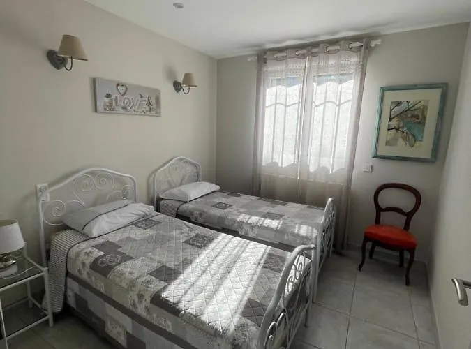 Petite Maison Avec Cour Pres Du Centre